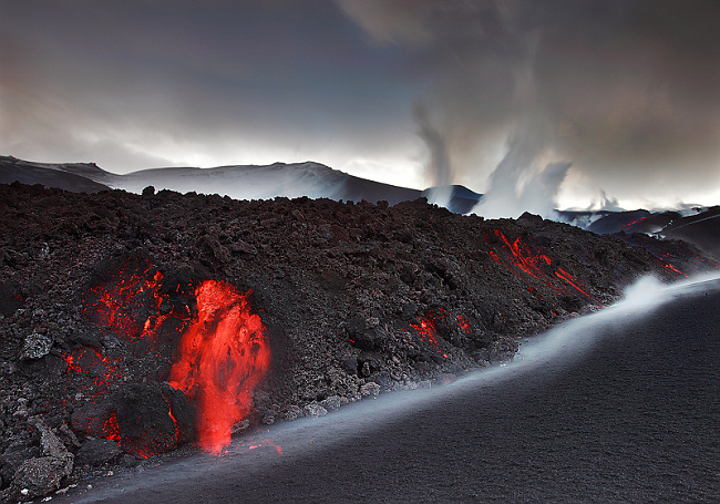 Извержение вулкана Эйяфьяллайокулль (18 фото)