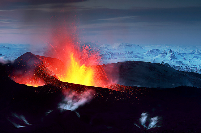 Извержение вулкана Эйяфьяллайокулль (18 фото)