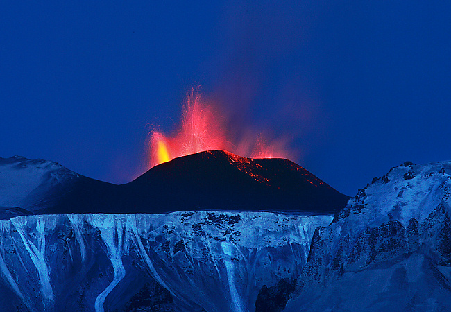 Извержение вулкана Эйяфьяллайокулль (18 фото)