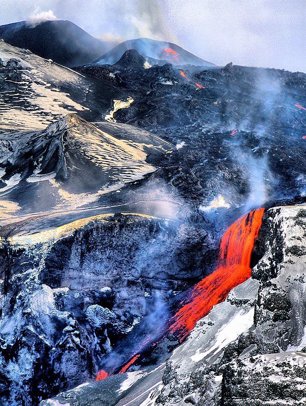 Извержение вулкана Эйяфьяллайокулль (18 фото)