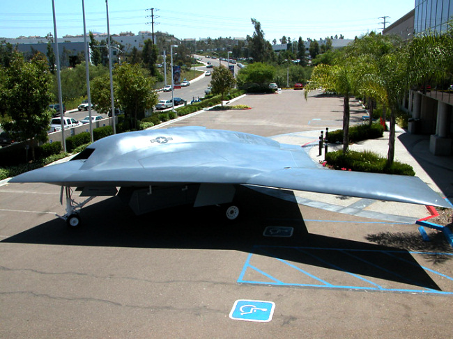 Американский беспилотник X-47B